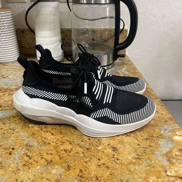 Sorel Women's Explorer Defy Low size 8 - Picture 1 of 9